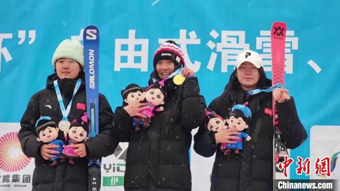 十四冬冰壶混双赛场：黑龙江队包揽冠亚军，金