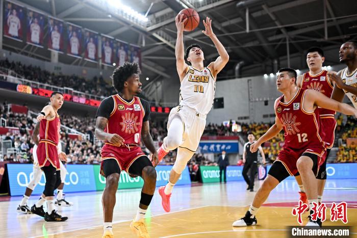 广厦提前锁定常规赛冠军 南京逆袭广东创队史首