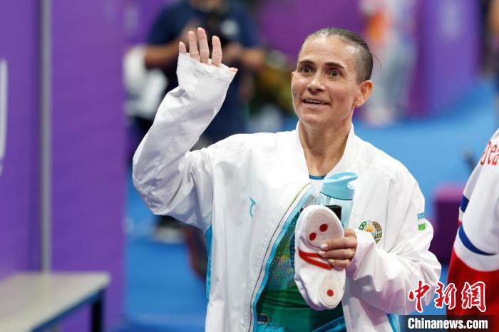 杭州亚运会温情时刻：对手相拥、观众喝彩、跨