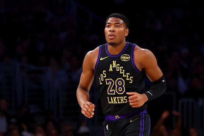 湖人掀翻公牛登顶西部第三 八村塁高效输出助球