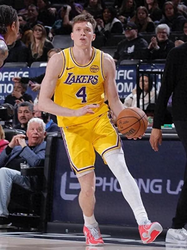 湖人新星克内克特战术地位待提升