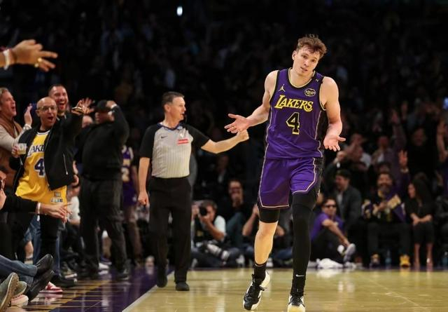 湖人新星克内克特战术地位待提升