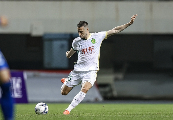 北京国安伤病潮下球员态度分化 斯帕伊奇度假引