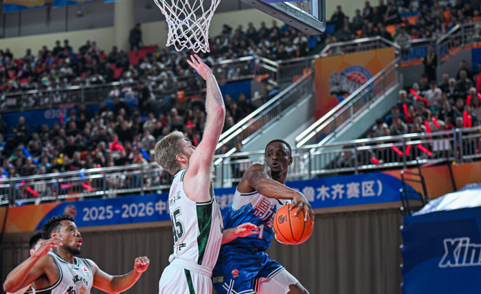 新疆男篮三连败陷困境 外援策略失误致战绩暴跌