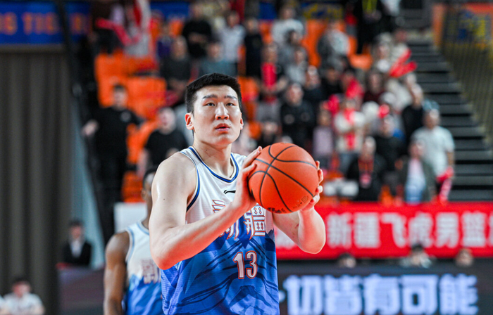 新疆男篮三连败陷困境 外援策略失误致战绩暴跌