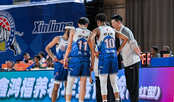 新疆男篮三连败陷困境 外援策略失误致战绩暴跌
