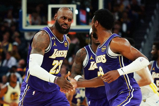 詹姆斯复出+布朗尼首秀，湖人轻取伤病缠身的勇