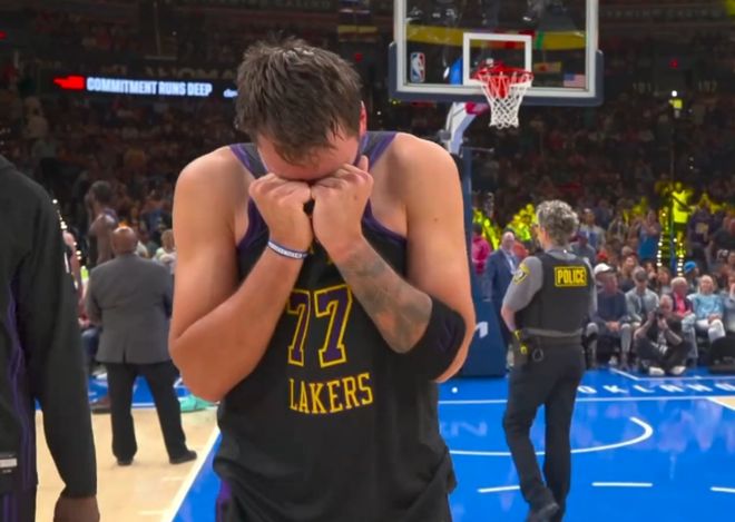 雷霆大胜湖人东契奇伤退湖人惨败